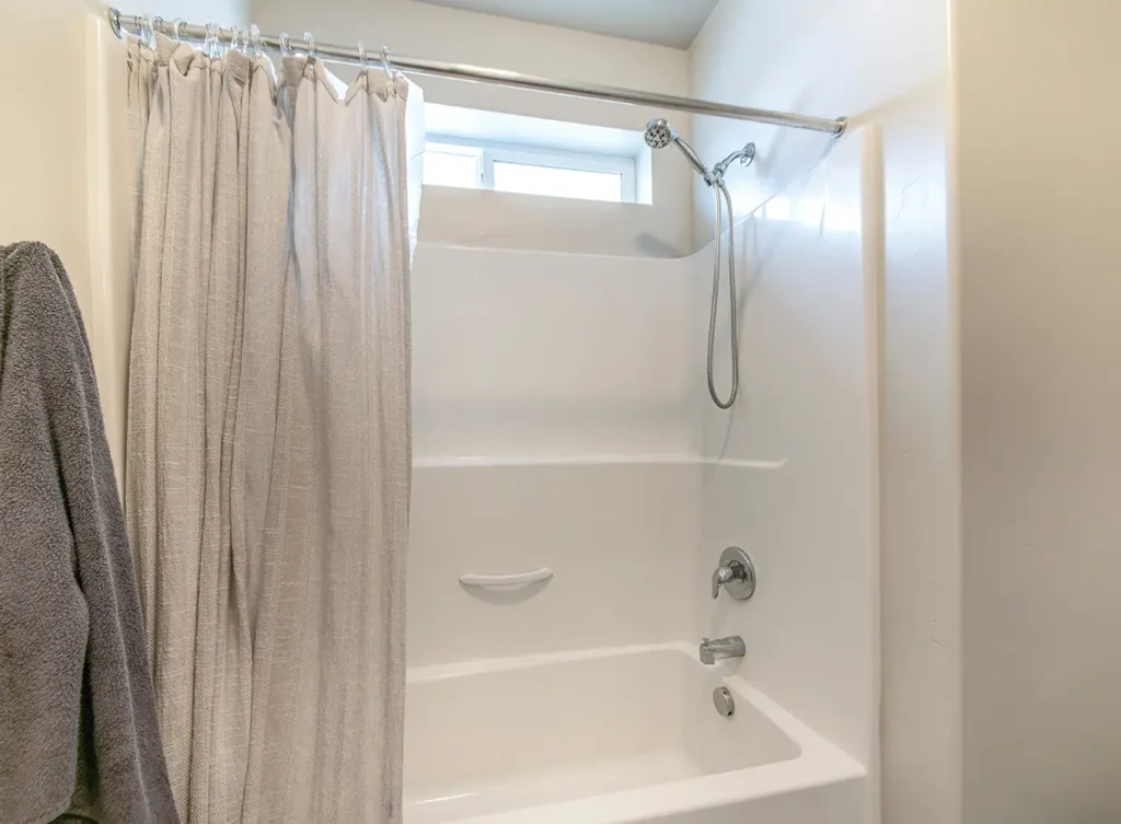 tub and shower replacement technicians in alton illinois